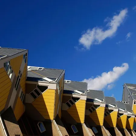 Urban Residences Aparthotel 4*